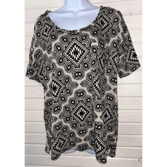 OLD NAVY Sz LARGE Boyfriend Fit Tee Top Khaki Black Tribal Aztec Print EUC - Picture 2 of 8